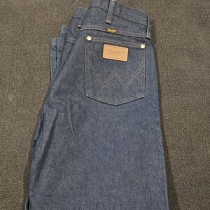 Wrangler Men's Relaxed Fit Jeans in Blue